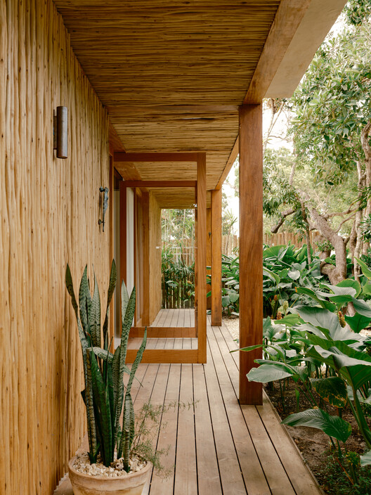 Bahia House / Patricia Martinez Arquitetura Bahia House / Patricia Martinez Arquitetura - Interior Photography, Wood, Deck