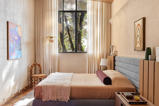 Estúdio Semibreve / Estúdio Clara Nahas - Interior Photography, Bedroom, Bed, Wood, Lighting