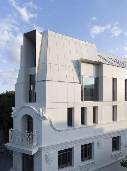 How Material Choices Shape Contemporary Additions to Historic Buildings - Image 7 of 8