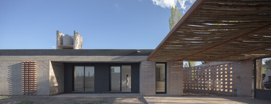 T-237 House / UNO MÁS UNO Arquitectos - Exterior Photography, Concrete