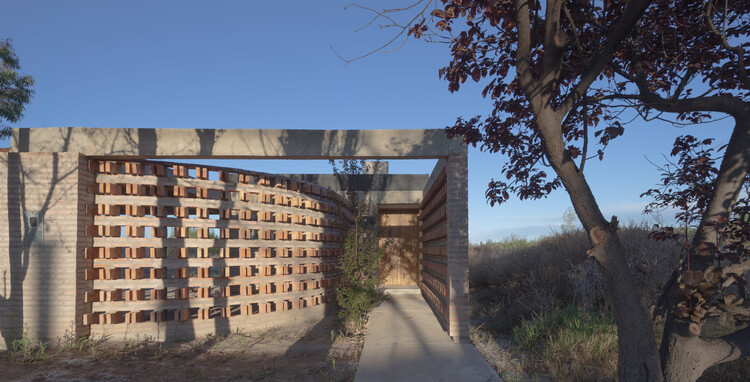 T-237 House / UNO MÁS UNO Arquitectos - Image 2 of 38