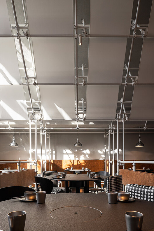 Scaffolding as Interior Architecture: The Longevity of Temporary Structures - Image 6 of 26