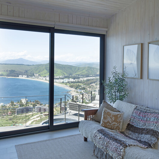 Mirador House / Rodrigo de la Cerda Arquitecto Mirador House / Rodrigo de la Cerda Arquitecto - Interior Photography, Bedroom, Coast, Chair, Balcony