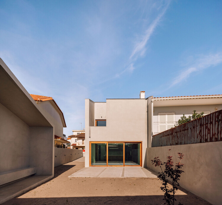 Poliedro I House / Volume Architecture Lisbon Studio