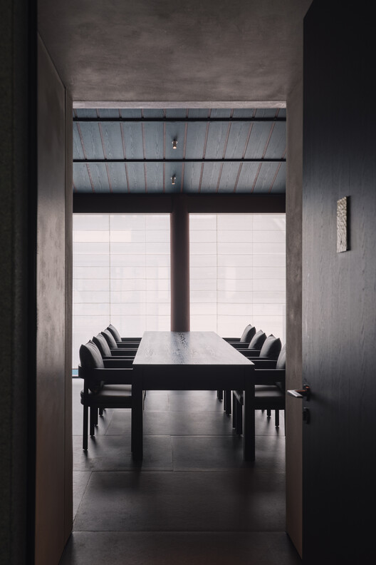 7th door Hangzhou Restaurant / Chakchak Studio 7th door Hangzhou Restaurant / Chakchak Studio - Interior Photography, Dining room, Wood, Table, Chair