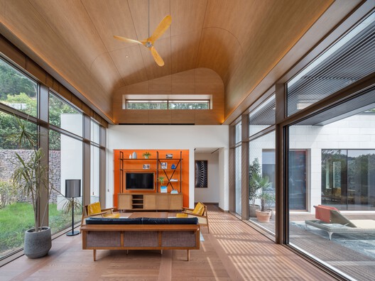 Village de Ananti / SKM Architects Village de Ananti / SKM Architects - Interior Photography, Living Room, Wood, Lighting, Chair