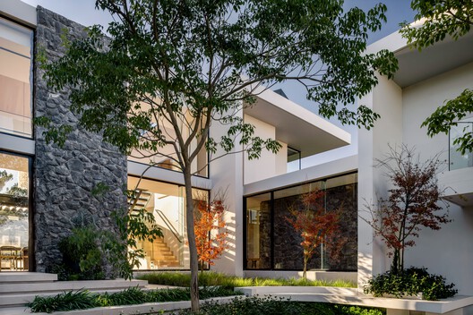 House between Gardens / Studio BHD House between Gardens / Studio BHD - Image 6 of 18