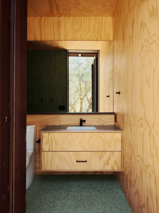 Refugio Ironwood / The Ranch Mine Refugio Ironwood / The Ranch Mine - Fotografía interior, Baño, Madera, Tarjas
