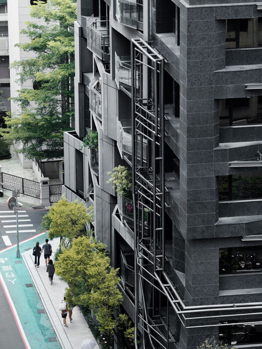 Dunhua Tower / Oyler Wu Collaborative - Exterior Photography