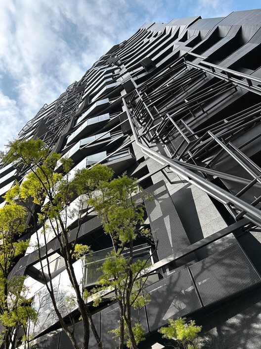 Dunhua Tower / Oyler Wu Collaborative - Image 3 of 27