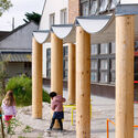 Simple Structures, Multiple Uses: Rethinking the Schoolyard and Its Canopy / 127af - Interior Photography, Small Scale, Column