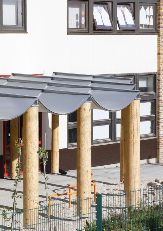 Simple Structures, Multiple Uses: Rethinking the Schoolyard and Its Canopy / 127af Simple Structures, Multiple Uses: Rethinking the Schoolyard and Its Canopy / 127af - Interior Photography