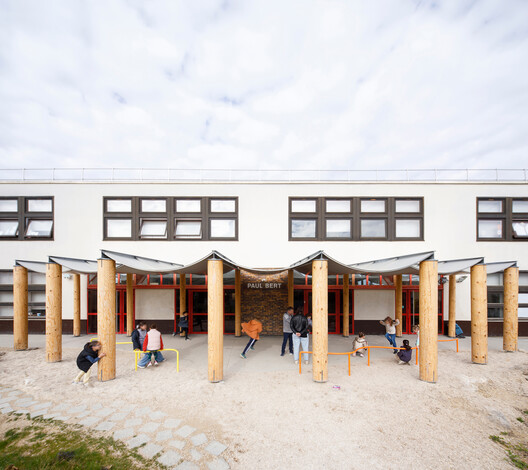 Simple Structures, Multiple Uses: Rethinking the Schoolyard and Its Canopy / 127af Simple Structures, Multiple Uses: Rethinking the Schoolyard and Its Canopy / 127af - Exterior Photography