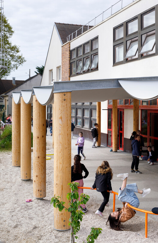 Simple Structures, Multiple Uses: Rethinking the Schoolyard and Its Canopy / 127af Simple Structures, Multiple Uses: Rethinking the Schoolyard and Its Canopy / 127af - Interior Photography