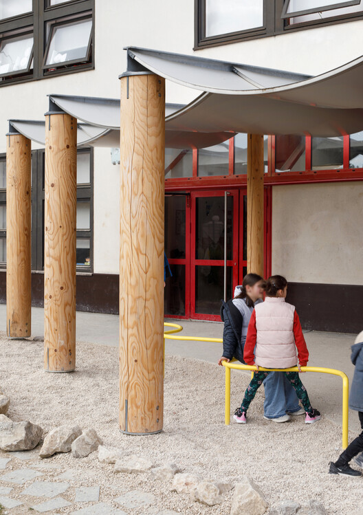 Simple Structures, Multiple Uses: Rethinking the Schoolyard and Its Canopy / 127af Simple Structures, Multiple Uses: Rethinking the Schoolyard and Its Canopy / 127af - Interior Photography