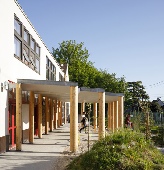 Simple Structures, Multiple Uses: Rethinking the Schoolyard and Its Canopy / 127af Simple Structures, Multiple Uses: Rethinking the Schoolyard and Its Canopy / 127af - Image 10 of 31