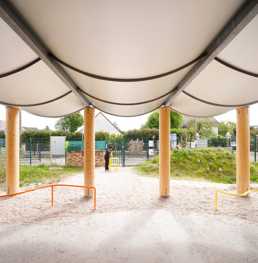 Simple Structures, Multiple Uses: Rethinking the Schoolyard and Its Canopy / 127af Simple Structures, Multiple Uses: Rethinking the Schoolyard and Its Canopy / 127af - Interior Photography