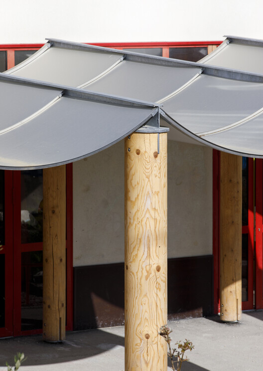 Simple Structures, Multiple Uses: Rethinking the Schoolyard and Its Canopy / 127af Simple Structures, Multiple Uses: Rethinking the Schoolyard and Its Canopy / 127af - Image 14 of 31