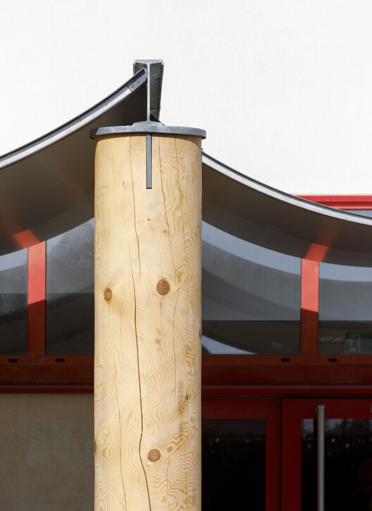 Simple Structures, Multiple Uses: Rethinking the Schoolyard and Its Canopy / 127af Simple Structures, Multiple Uses: Rethinking the Schoolyard and Its Canopy / 127af - Image 15 of 31