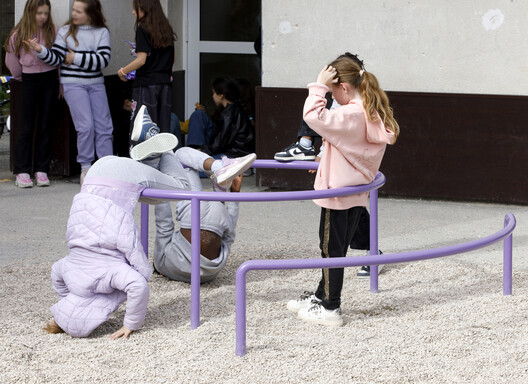 Simple Structures, Multiple Uses: Rethinking the Schoolyard and Its Canopy / 127af Simple Structures, Multiple Uses: Rethinking the Schoolyard and Its Canopy / 127af - Image 17 of 31