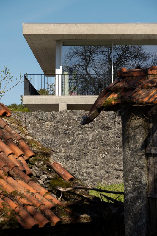 Coqueira House / Tiago Sousa Arquitecto Coqueira House / Tiago Sousa Arquitecto - Image 2 of 43