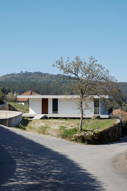 Coqueira House / Tiago Sousa Arquitecto Coqueira House / Tiago Sousa Arquitecto - Exterior Photography
