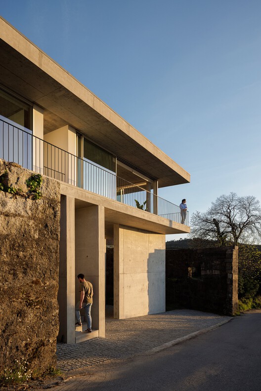Coqueira House / Tiago Sousa Arquitecto Coqueira House / Tiago Sousa Arquitecto - Exterior Photography, Concrete, Column