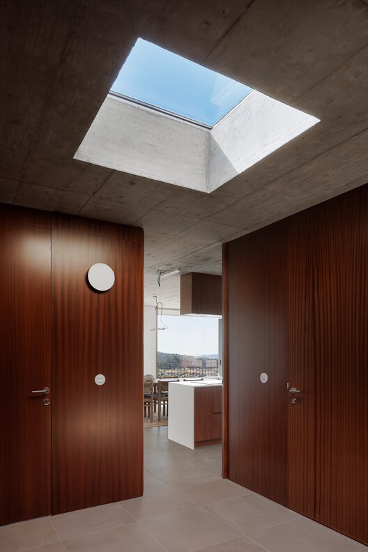 Coqueira House / Tiago Sousa Arquitecto Coqueira House / Tiago Sousa Arquitecto - Interior Photography, Wood, Concrete