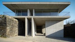 Coqueira House / Tiago Sousa Arquitecto