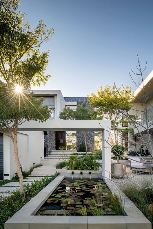 House between Gardens / Studio BHD - Exterior Photography, Garden, Courtyard