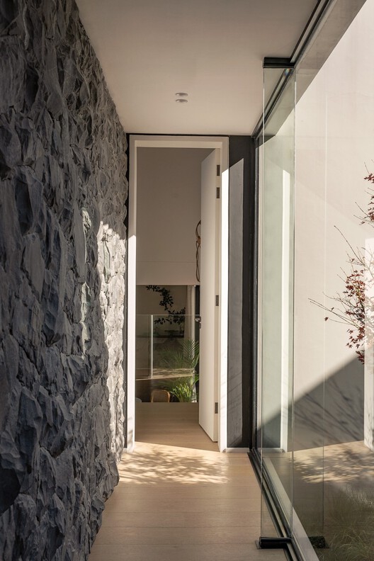 House between Gardens / Studio BHD House between Gardens / Studio BHD - Image 5 of 18