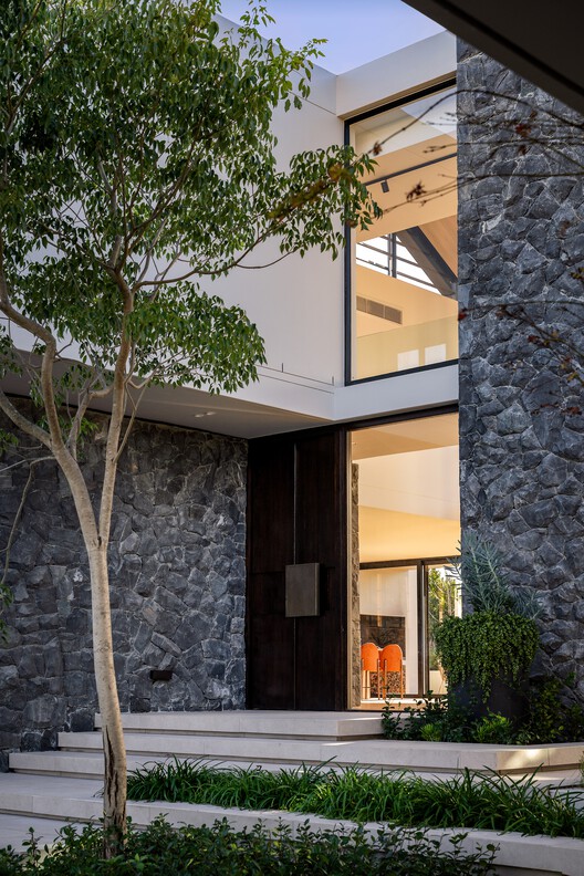 House between Gardens / Studio BHD House between Gardens / Studio BHD - Image 7 of 18