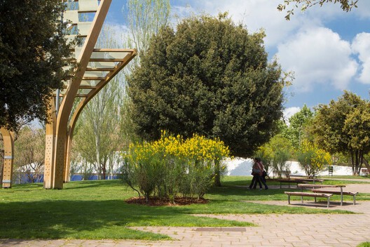 Designing the In-Between: From Neighborhood Vision to Urban Policy in Barcelona - Image 33 of 37