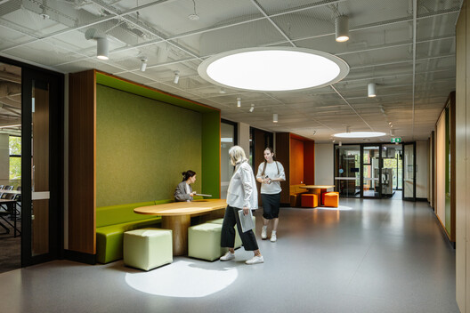 Meriden Senior School, Design and Creative Arts Building / Architectus Meriden Senior School, Design and Creative Arts Building / Architectus - Interior Photography, Chair
