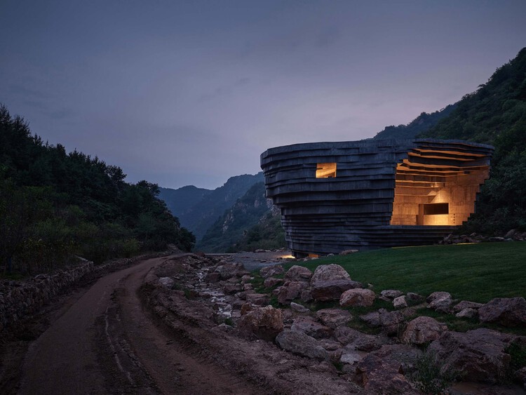 La forma sigue a la formación: cómo la arquitectura trabaja con las formas geológicas - Imagen Principal