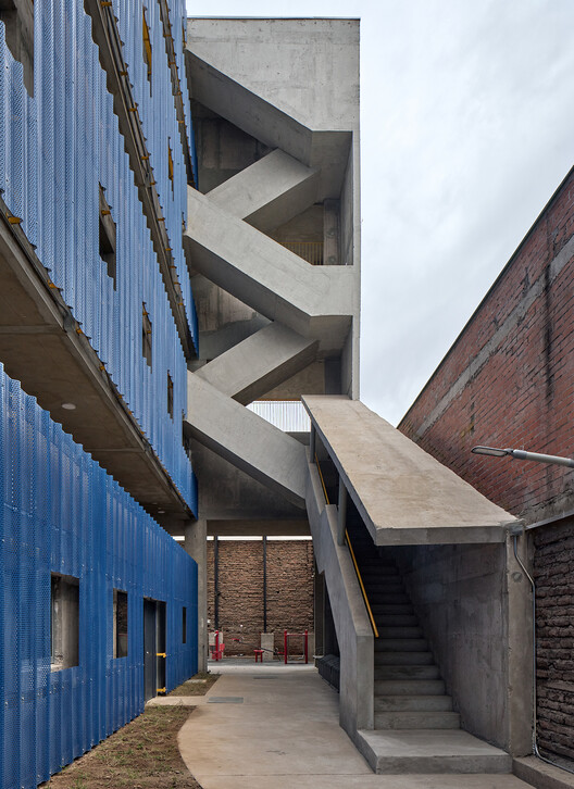 Santa Rosa Social Housing / FAR frohn&rojas Santa Rosa Social Housing / FAR frohn&rojas - Exterior Photography, Concrete
