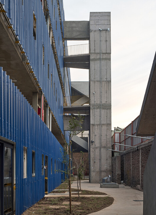 Santa Rosa Social Housing / FAR frohn&rojas Santa Rosa Social Housing / FAR frohn&rojas - Exterior Photography, Concrete