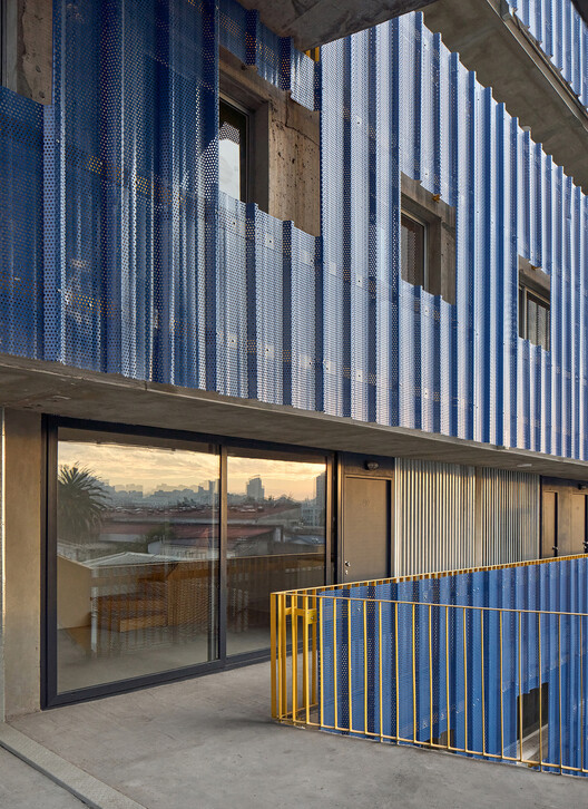 Santa Rosa Social Housing / FAR frohn&rojas Santa Rosa Social Housing / FAR frohn&rojas - Exterior Photography, Balcony