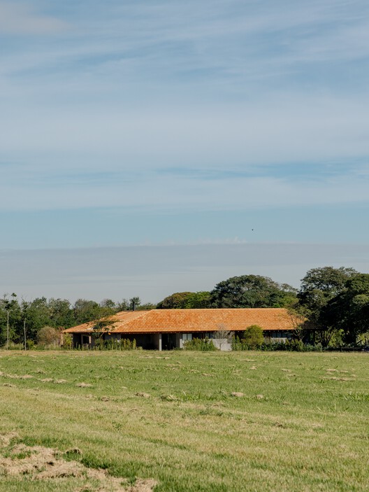 Haras Larissa Residence / Ricardo Gusmão Arquitetos Haras Larissa Residence / Ricardo Gusmão Arquitetos - Image 6 of 31