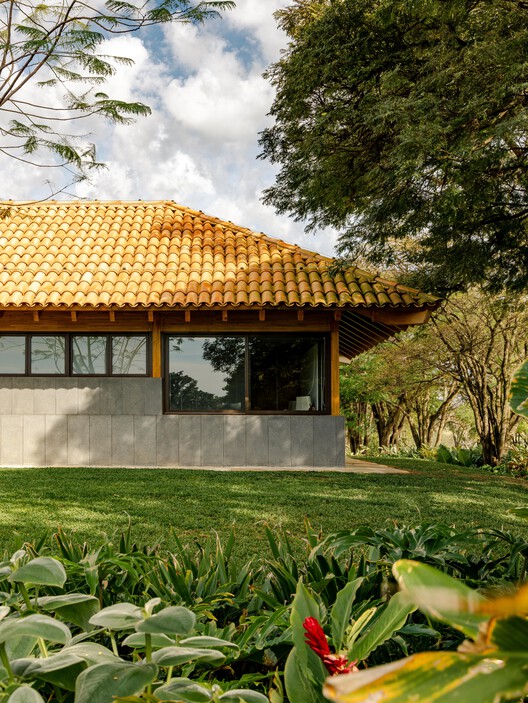 Haras Larissa Residence / Ricardo Gusmão Arquitetos Haras Larissa Residence / Ricardo Gusmão Arquitetos - Exterior Photography