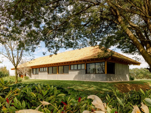 Haras Larissa Residence / Ricardo Gusmão Arquitetos Haras Larissa Residence / Ricardo Gusmão Arquitetos - Exterior Photography, Garden