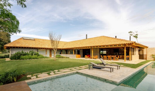 Haras Larissa Residence / Ricardo Gusmão Arquitetos Haras Larissa Residence / Ricardo Gusmão Arquitetos - Image 21 of 31