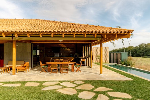 Haras Larissa Residence / Ricardo Gusmão Arquitetos Haras Larissa Residence / Ricardo Gusmão Arquitetos - Exterior Photography, Wood, Beam
