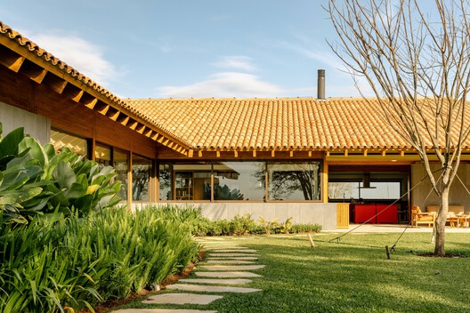 Haras Larissa Residence / Ricardo Gusmão Arquitetos Haras Larissa Residence / Ricardo Gusmão Arquitetos - Image 25 of 31