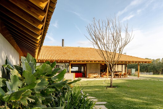 Haras Larissa Residence / Ricardo Gusmão Arquitetos Haras Larissa Residence / Ricardo Gusmão Arquitetos - Image 26 of 31