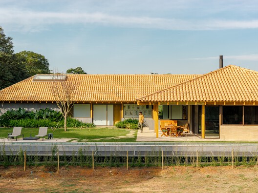 Haras Larissa Residence / Ricardo Gusmão Arquitetos Haras Larissa Residence / Ricardo Gusmão Arquitetos - Exterior Photography