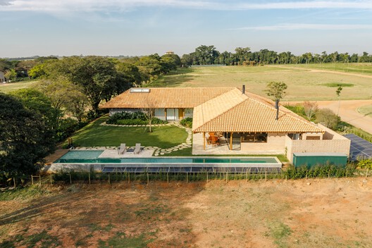 Haras Larissa Residence / Ricardo Gusmão Arquitetos Haras Larissa Residence / Ricardo Gusmão Arquitetos - Exterior Photography, Garden