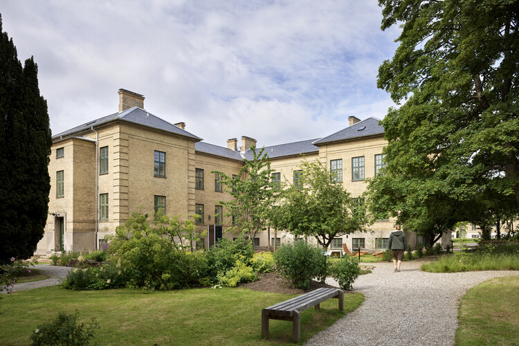 MIND Museum / C.F. Møller - Exterior Photography, Windows, Facade, Garden