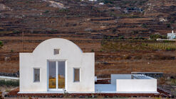 Island House / Agis Mourelatos