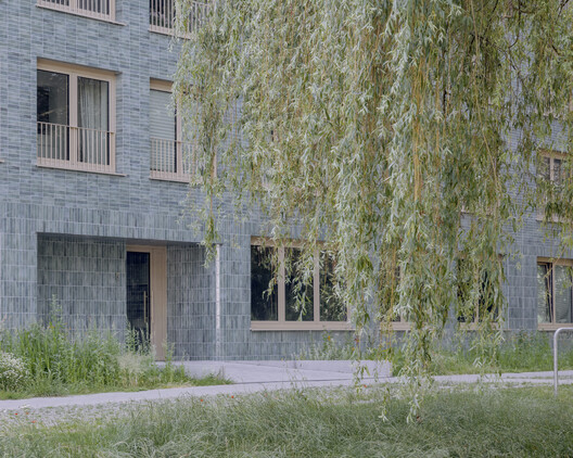 Rotiers - Renovation of 46 housing units in Brussels / MULTIPLE Architecture & Urbanism Rotiers - Renovation of 46 housing units in Brussels / MULTIPLE Architecture & Urbanism - Exterior Photography
